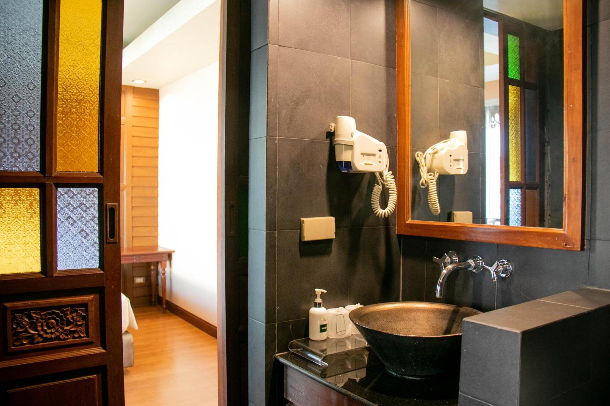 Lamphu Tree House Boutique Hotel Bangkok Ngoại thất bức ảnh